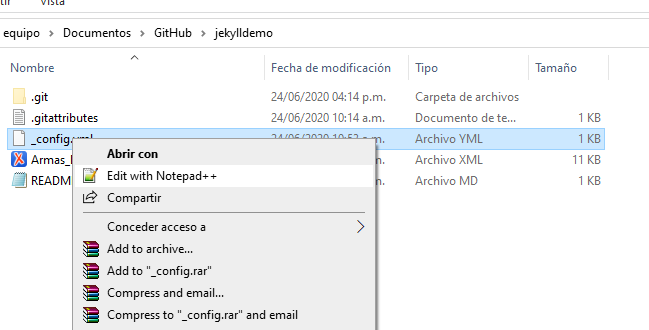 En Windows, al hacer clic derecho sobre el archivo .yml puede aparecer directamente la opción de editar el documento con Notepad++; en caso contrario debe elegirse la opción abrir con y seleccionar el editor de texto de una lista de programas.