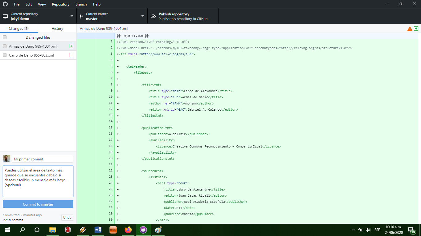 Captura de pantalla de GitHub Desktop en Windows. En la columna izquierda se pueden observar los cambios realizados, los campos de textos para completar y el botón azul que confirma el commit.