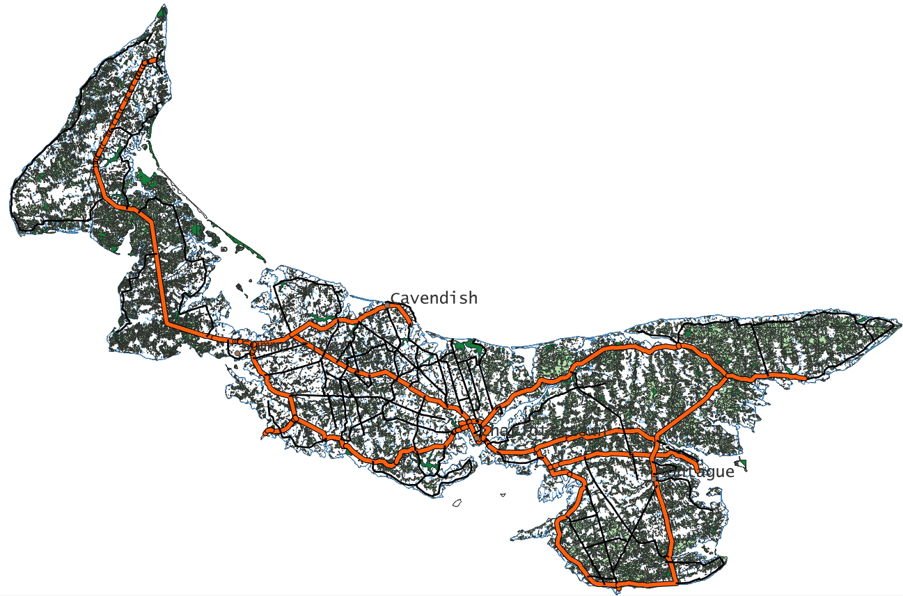 Um mapa da Ilha de Prince Edward com os elementos previamente adicionados (mapa hidrográfico, uso do solo, principais estradas e rodovias), e com o nome das principais cidades. No entanto, devido à cor do texto e às outras informações do mapa, alguns nomes estão ilegíveis, com a exceção da cidade litorânea Cavendish, localizada na porção norte da ilha.